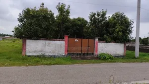 ১০ নং সেক্টরে ৩০০ ফিটের পাশে ৫ কাঠা।
