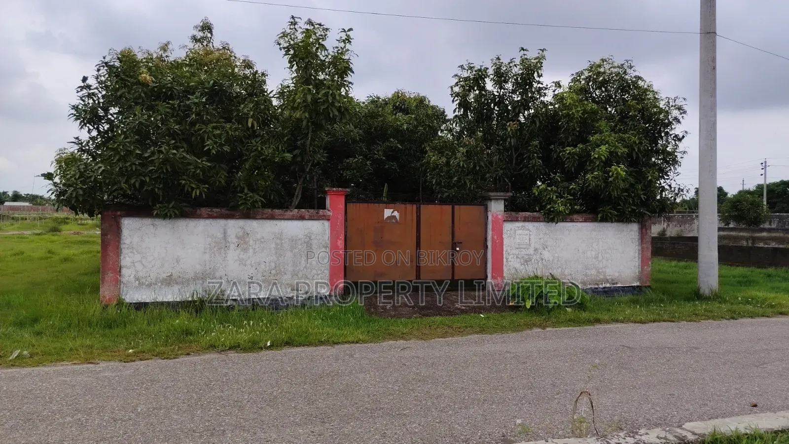 ১০ নং সেক্টরে ৩০০ ফিটের পাশে ৫ কাঠা।