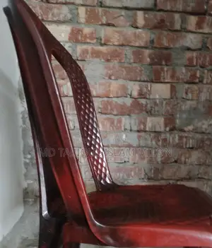 প্লাস্টিকের চেয়ার