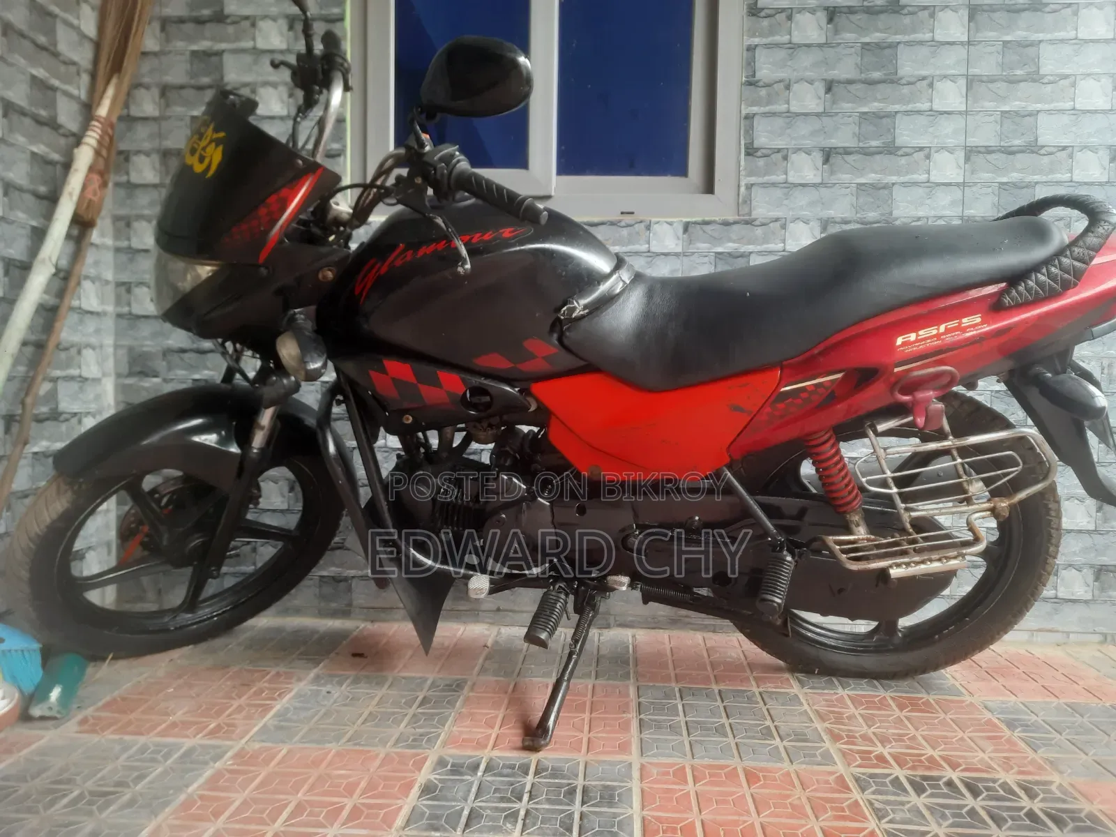 Hero Glamour 2010 Black