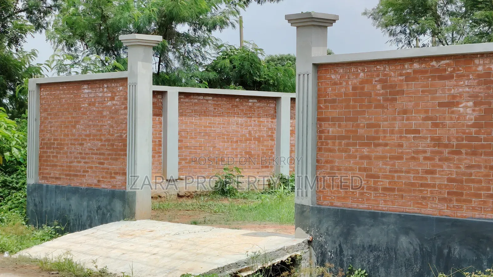 ১০ নং সেক্টরে ১৫০ রোডের সাথে ৫ কাঠা