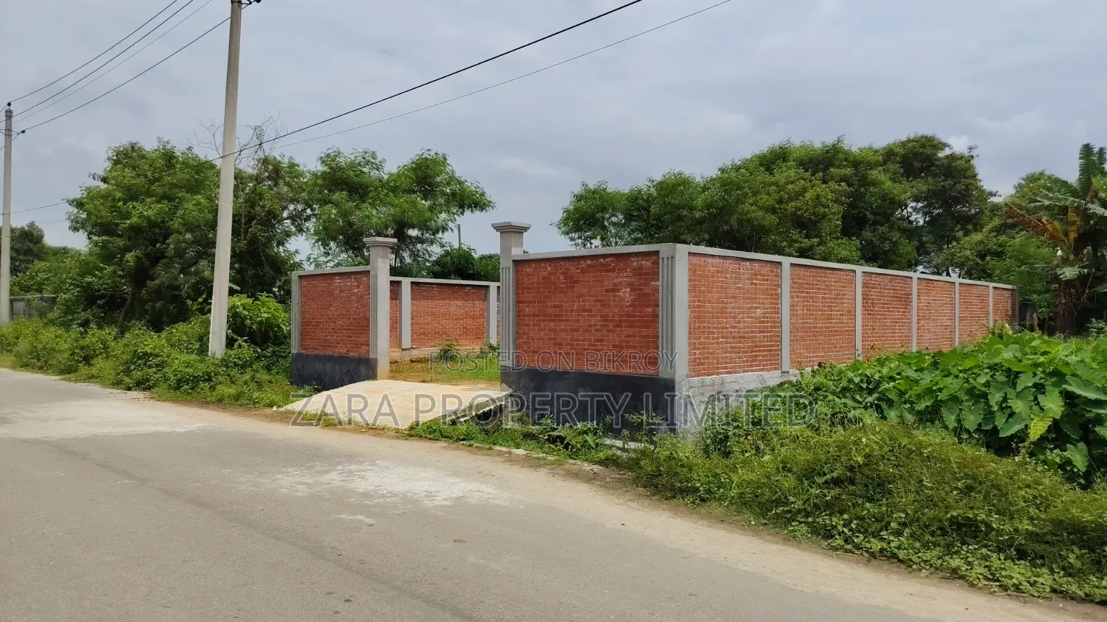 ১০ নং সেক্টরে ১৫০ রোডের সাথে ৫ কাঠা