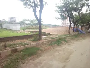 এম- ব্লক ১৬০০ সিরিয়ালে ৫-কাঠা প্লট বিক্রয় মালিক দেশে