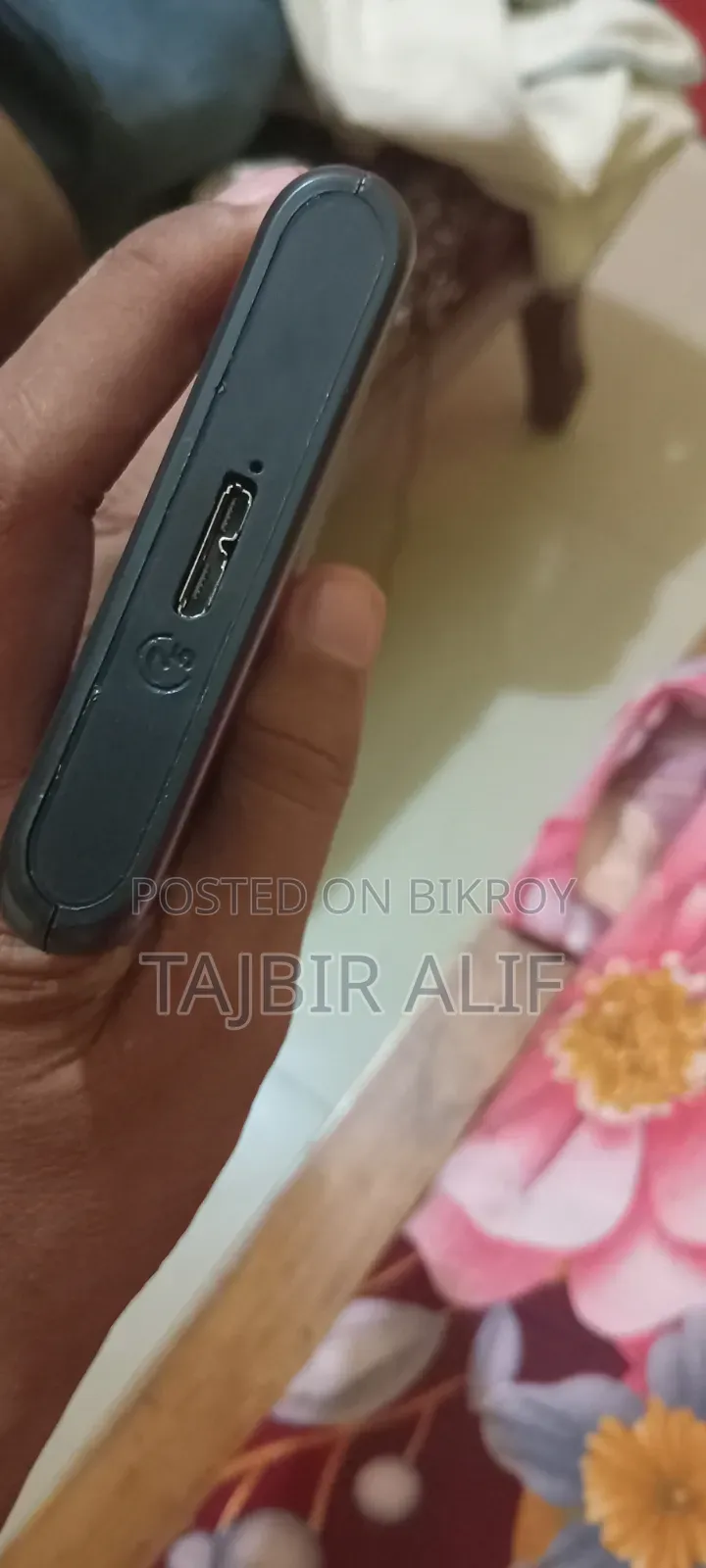 ৫০০ জিবি হার্ড ডিস্ক এনক্লোজারসহ