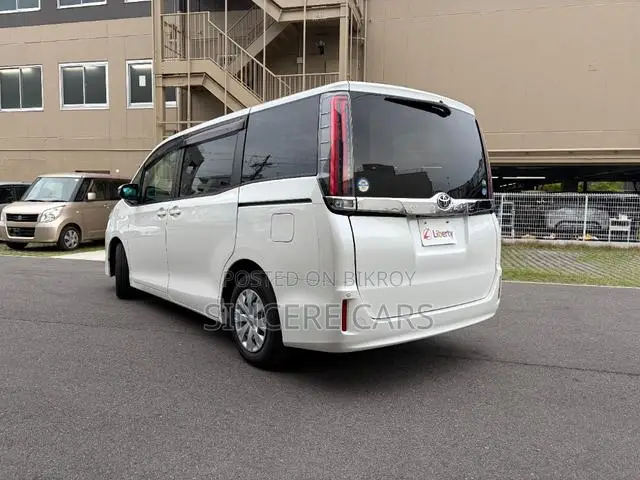 Toyota Noah 2021 Pearl