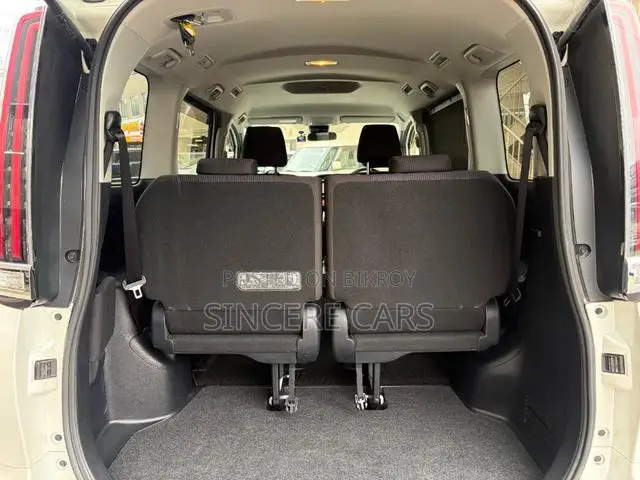 Toyota Noah 2021 Pearl