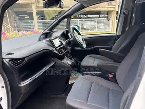 Toyota Noah 2021 Pearl