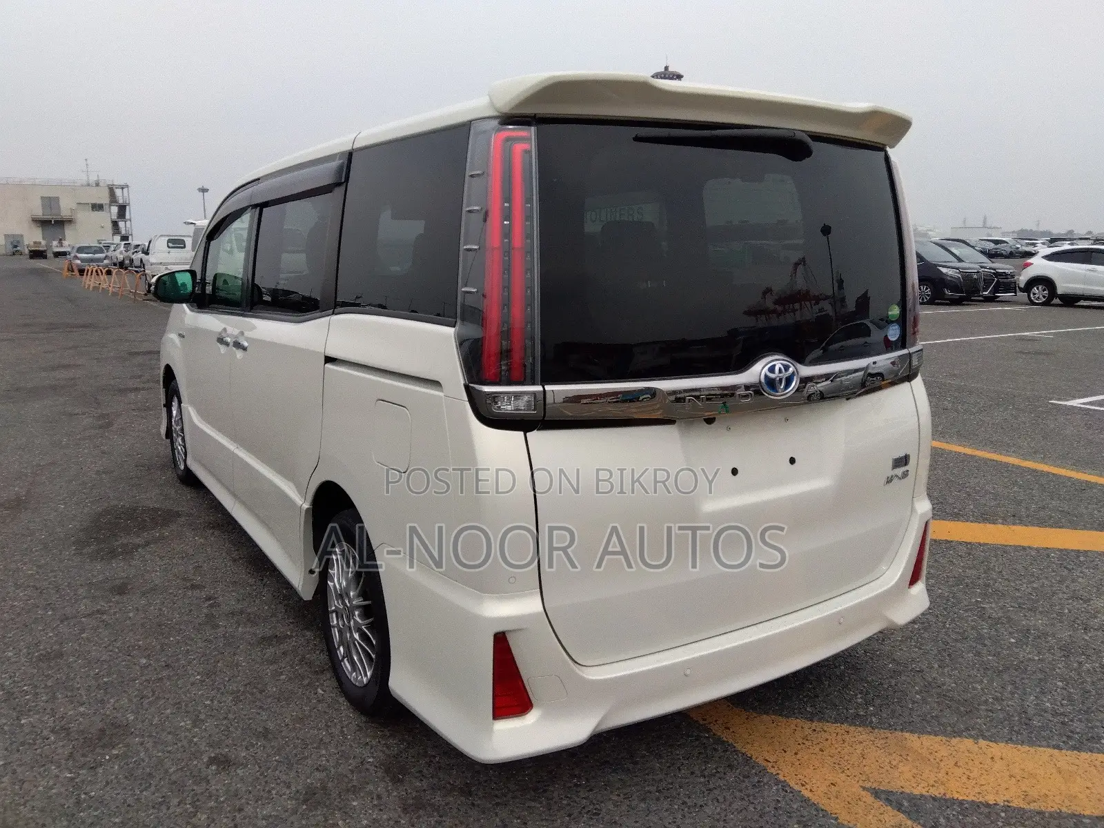 Toyota Noah 2021 Pearl
