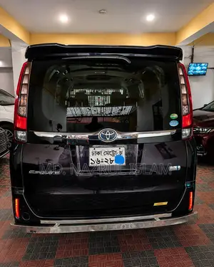 Toyota Esquire 1.8 FWD Hybrid (7 Seater) 2015 Black