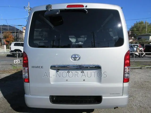 Toyota HiAce 2021 Silver