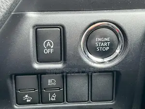 Toyota Noah 2021 Silver