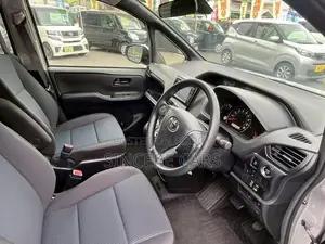 Toyota Noah 2021 Silver