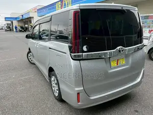 Toyota Noah 2021 Silver