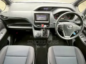 Toyota Noah 2021 Silver