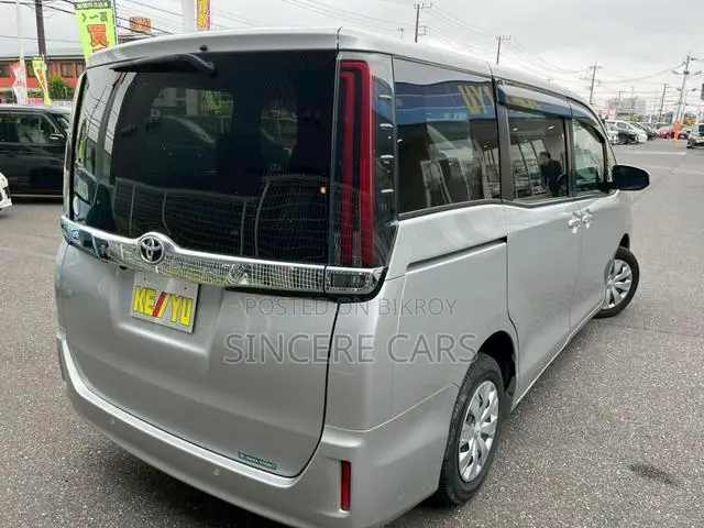 Toyota Noah 2021 Silver
