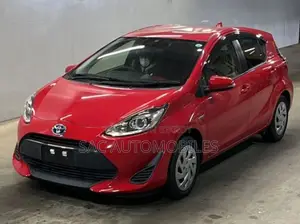 টয়োটা অ্যাকুয়া ২০১৯ লাল