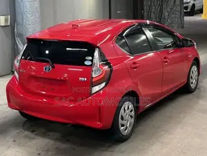 টয়োটা অ্যাকুয়া ২০১৯ লাল