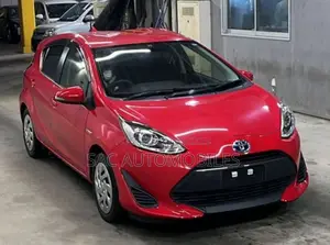 টয়োটা অ্যাকুয়া ২০১৯ লাল