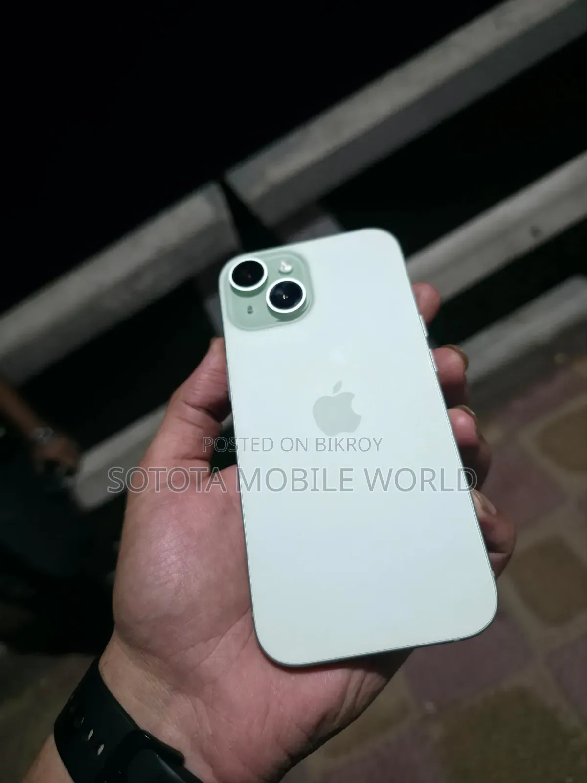 Apple iPhone 15 256 GB Green