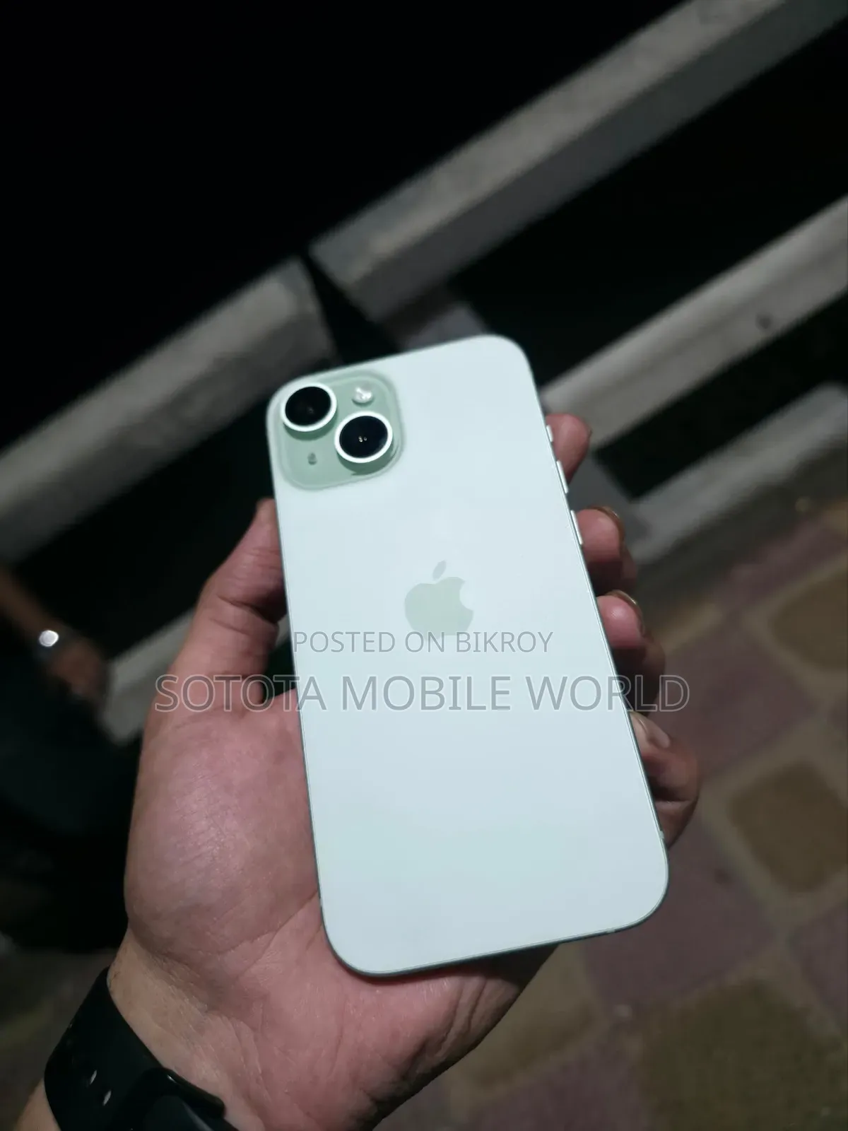 Apple iPhone 15 256 GB Green