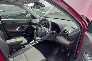 Toyota Yaris Cross 1.5 Hybrid FWD 2021 Red
