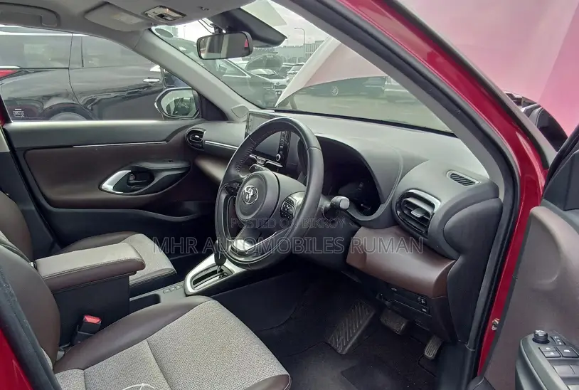 Toyota Yaris Cross 1.5 Hybrid FWD 2021 Red