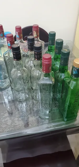 কাচের পানির বোতল