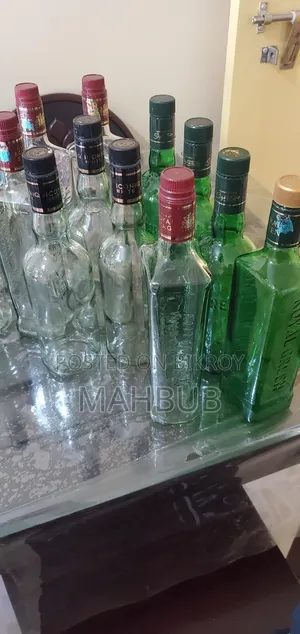 কাচের পানির বোতল