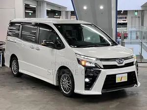 Toyota Voxy 2021 Pearl