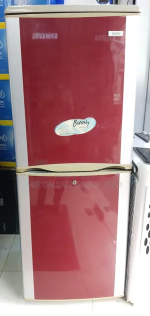 একটি বাটারফ্লাই ব্রান্ডের ফ্রিজ বিক্রি হবে