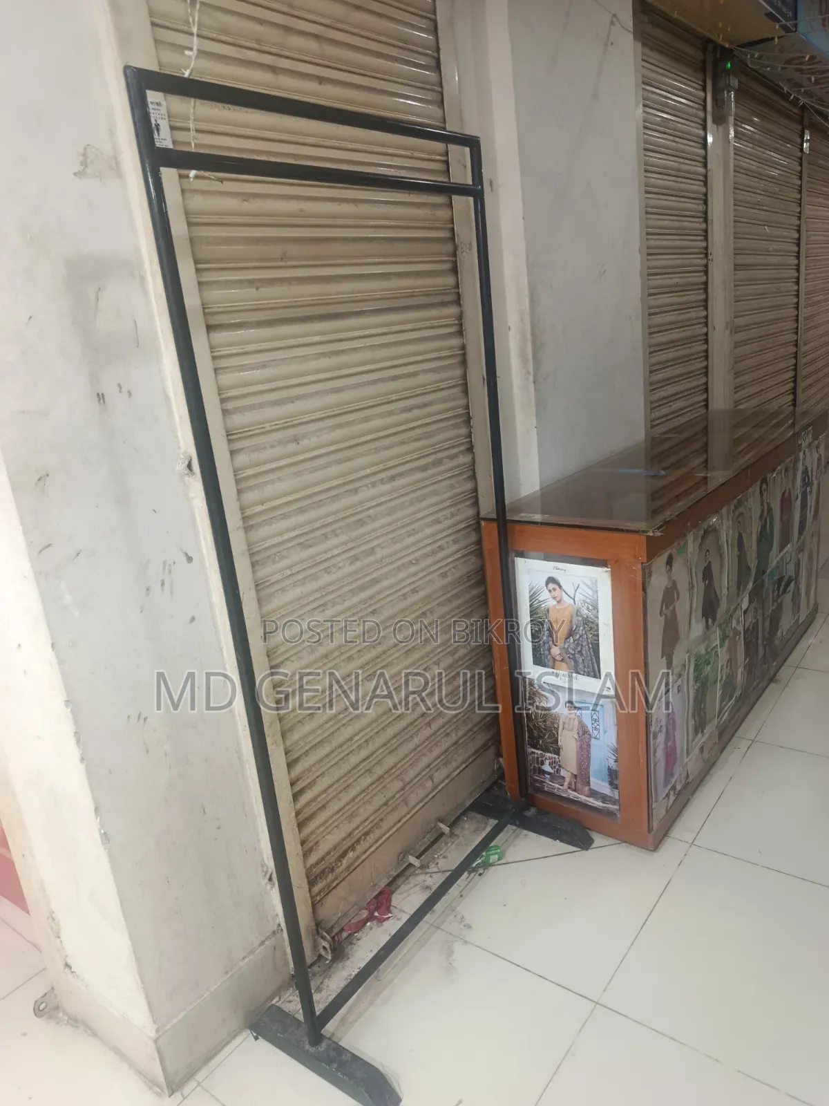 Showroom Clothing Display Stand