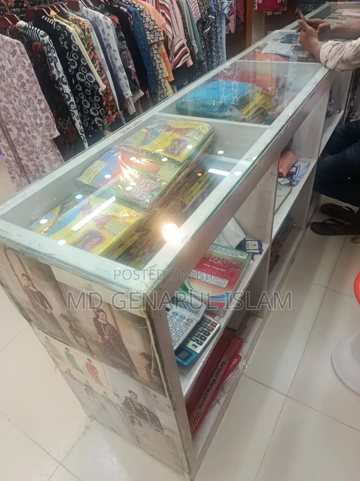 Showroom Clothing Display Stand