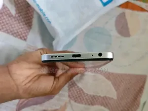 Infinix Hot 60i 128 GB White