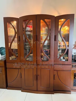 Premium Quality Showcase Made of Oak Board