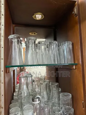 Premium Quality Showcase Made of Oak Board