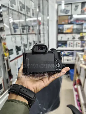 Canon EOS R50 With RF-S 18-45mm Kit Lens