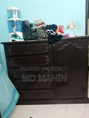 ওয়ার্ডরোব অনেক মজবুত
