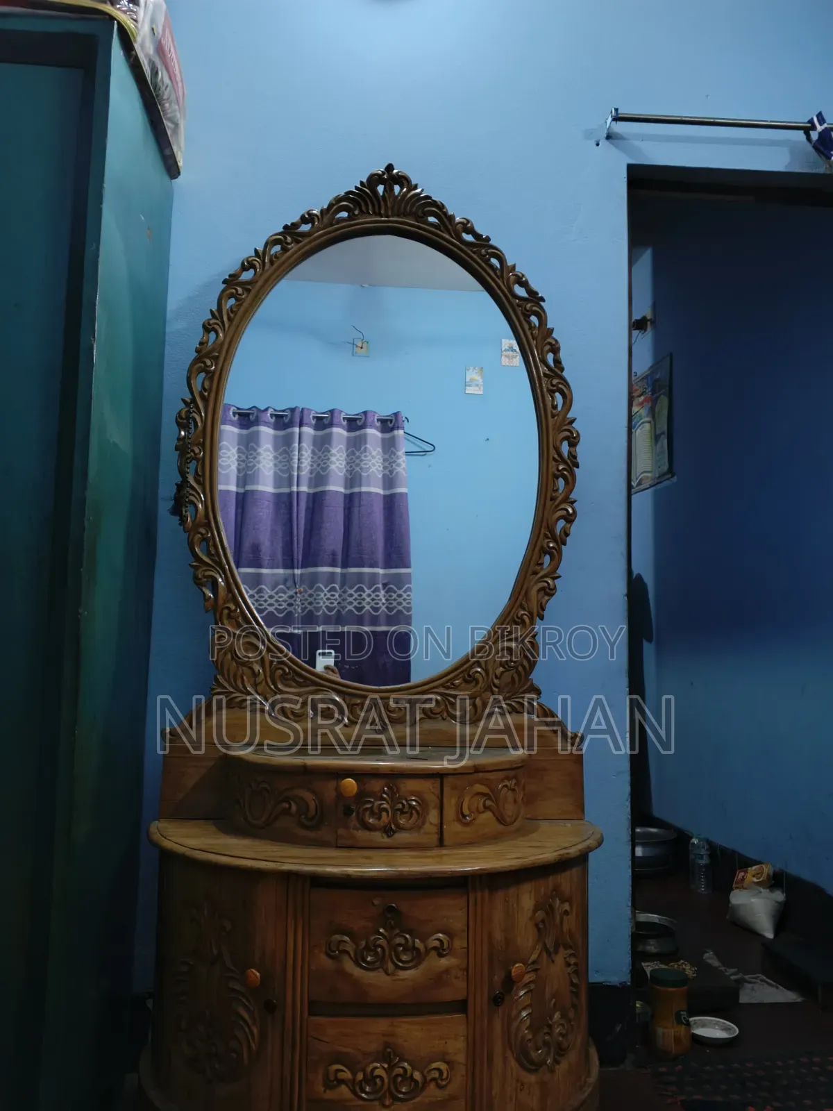 ড্রেসিং টেবিল