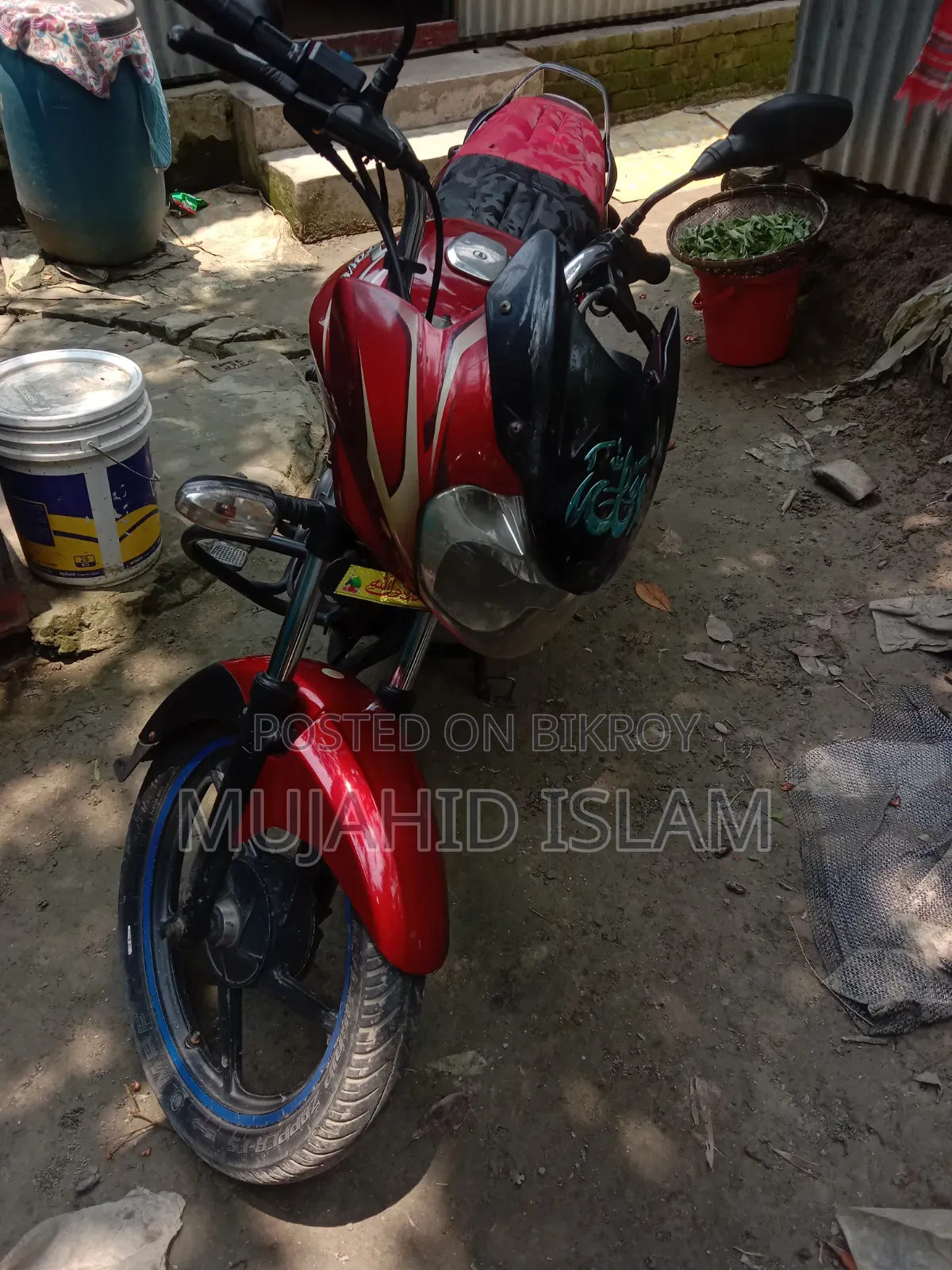 বাজাজ ডিসকভার ১০০ ২০১৬ লাল
