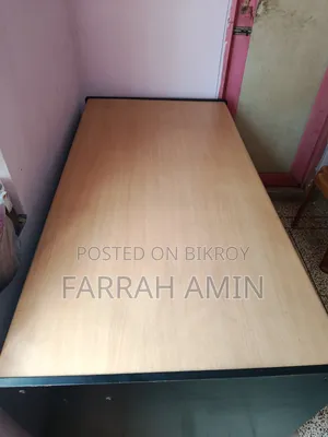 একটি অফিস ডেস্ক বিক্রয় করা হবে।