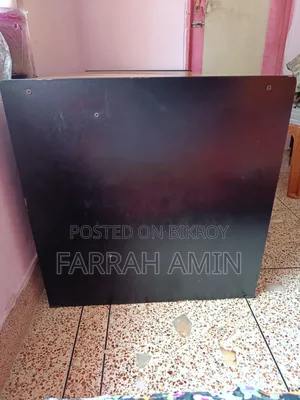 একটি অফিস ডেস্ক বিক্রয় করা হবে।