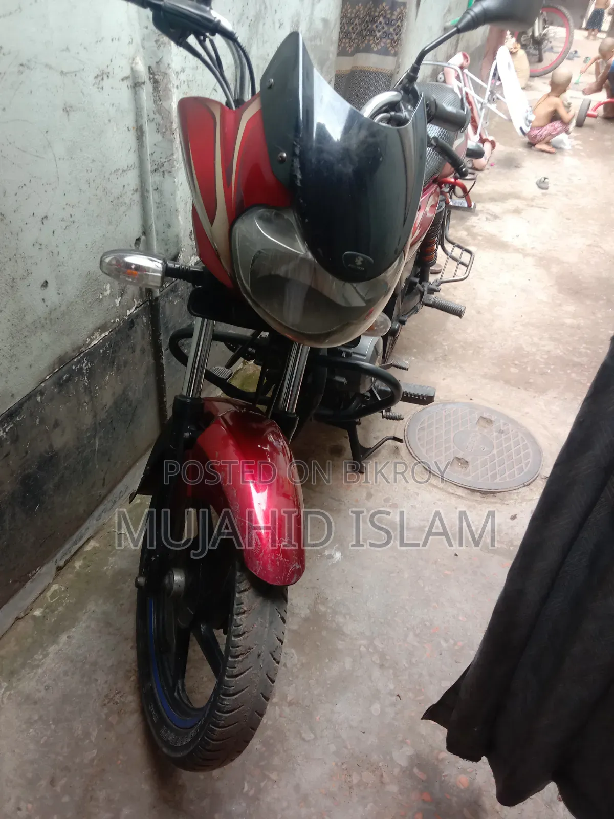 বাজাজ ডিসকভার ১০০ ২০১৬ লাল