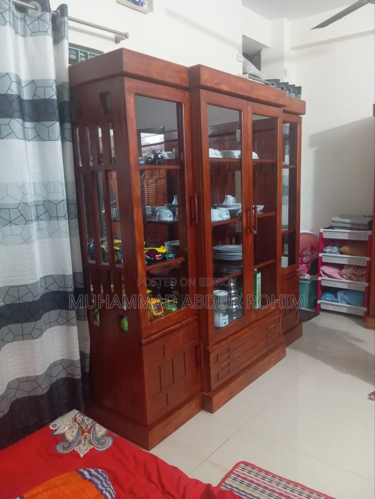 কাঠের ৩ পার্টের ৪ পাল্লার শোকেস