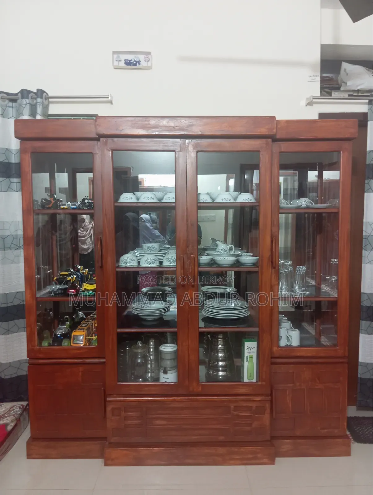 কাঠের ৩ পার্টের ৪ পাল্লার শোকেস