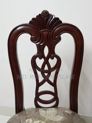 ডাইনিং টেবিল