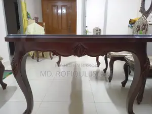 ডাইনিং টেবিল