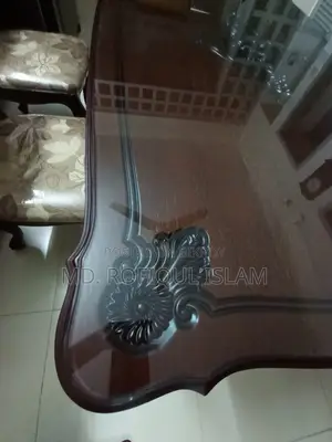 ডাইনিং টেবিল