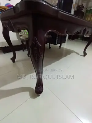 ডাইনিং টেবিল