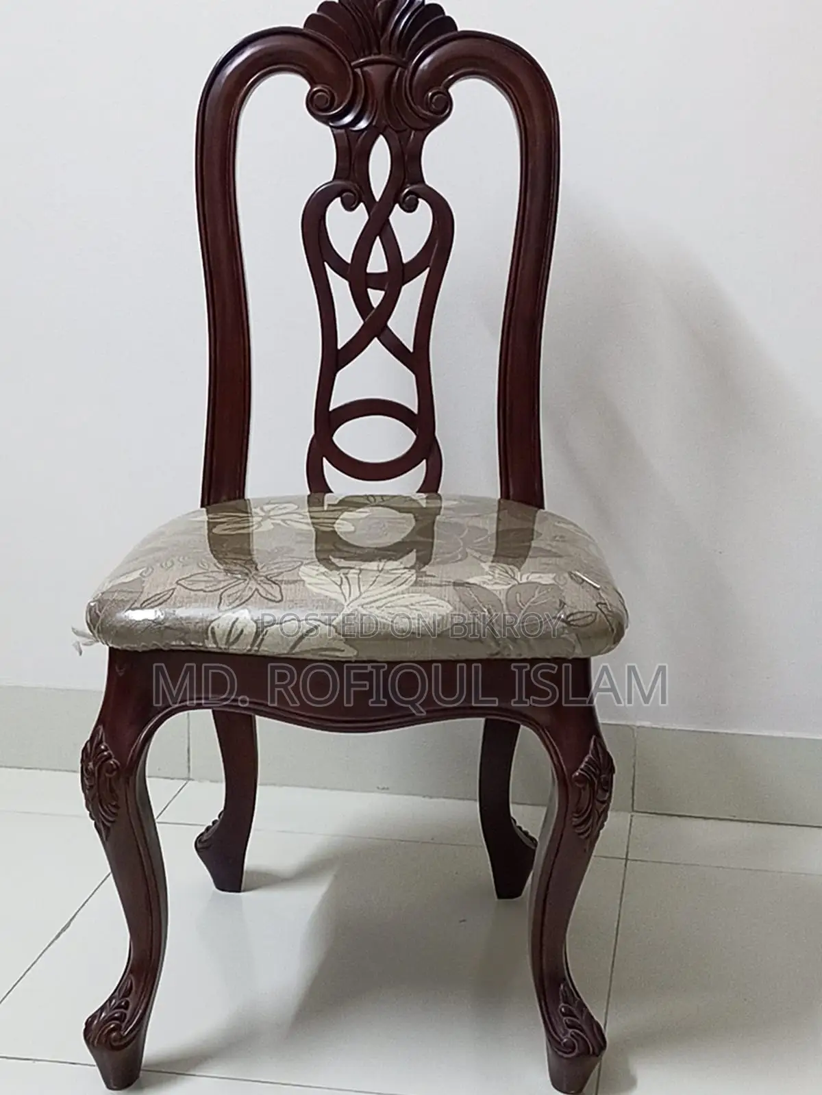 ডাইনিং টেবিল