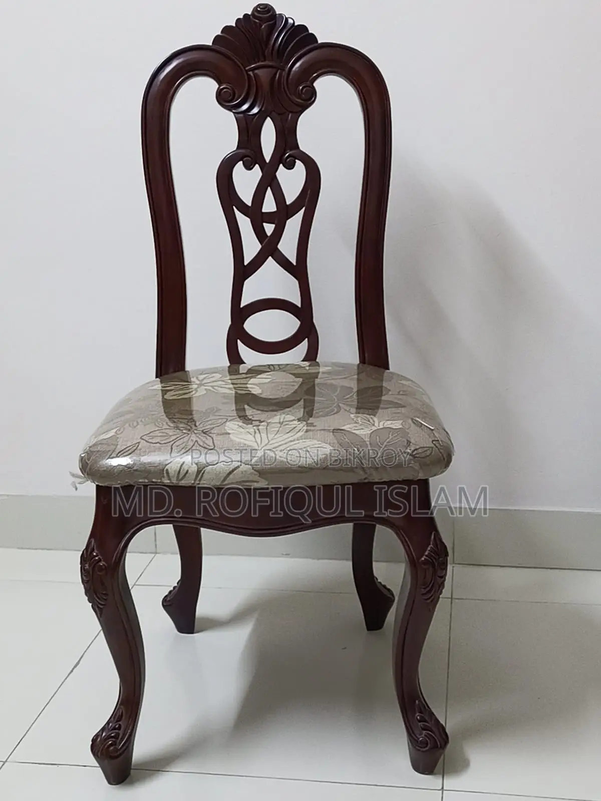 ডাইনিং টেবিল